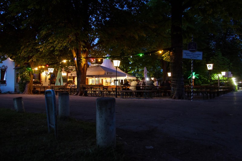 Schlösselgarten am Abend